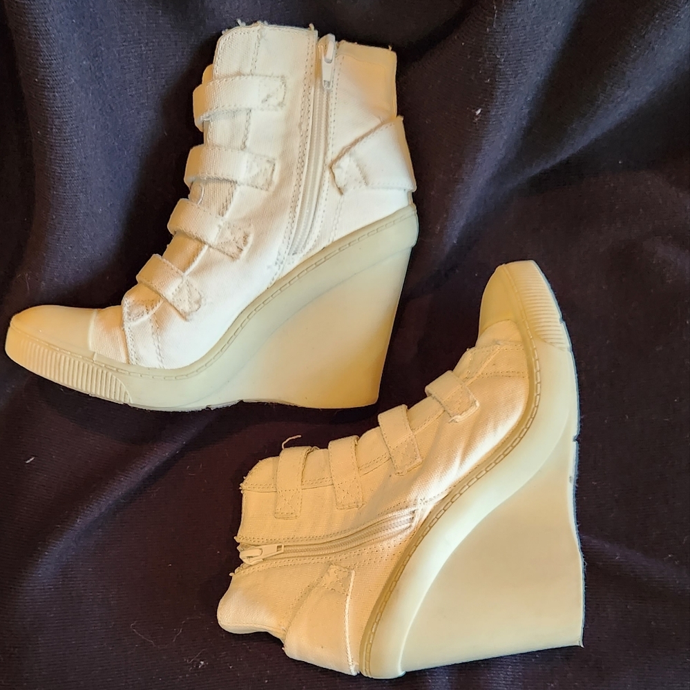 Call It Spring Daty-17 Wedge Shoe - image 3